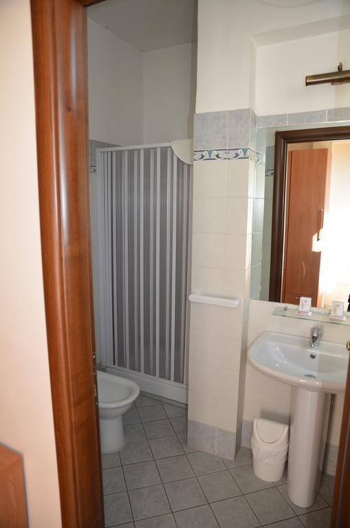 Casa Per Ferie Cardinal G. Guarino Roma Phòng bức ảnh
