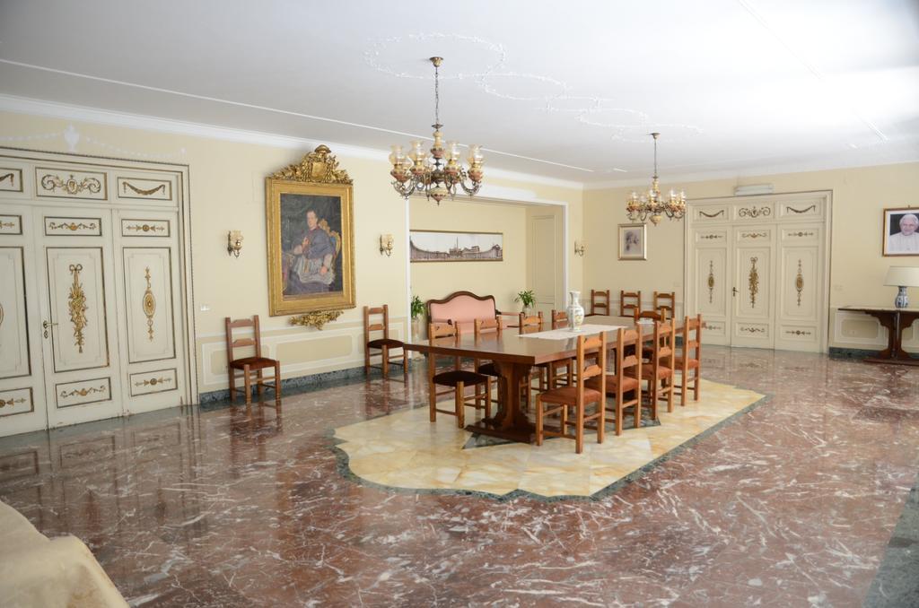 Casa Per Ferie Cardinal G. Guarino Roma Ngoại thất bức ảnh