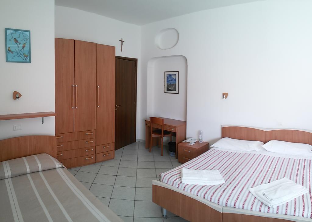 Casa Per Ferie Cardinal G. Guarino Roma Ngoại thất bức ảnh